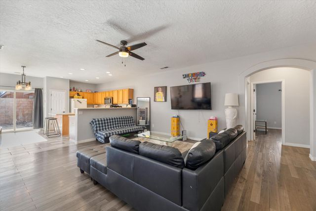 1043 Marapi Street NW, Albuquerque, NM 87120