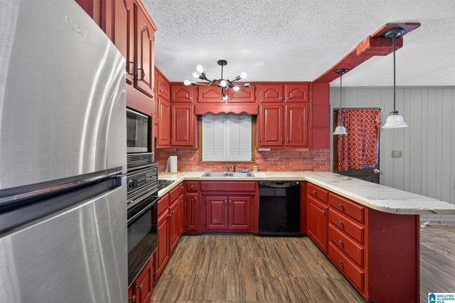 529 16TH AVENUE NW, Center Point, AL 35215