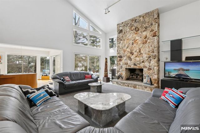 47 Hopper Farm Road, Upper Saddle River, NJ 07458