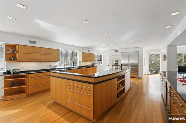 47 Hopper Farm Road, Upper Saddle River, NJ 07458