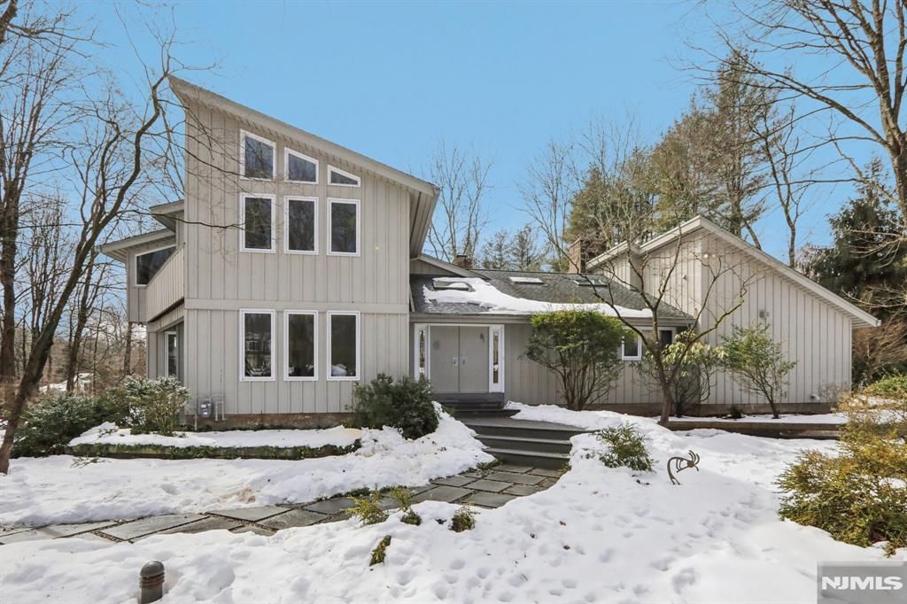 47 Hopper Farm Road, Upper Saddle River, NJ 07458