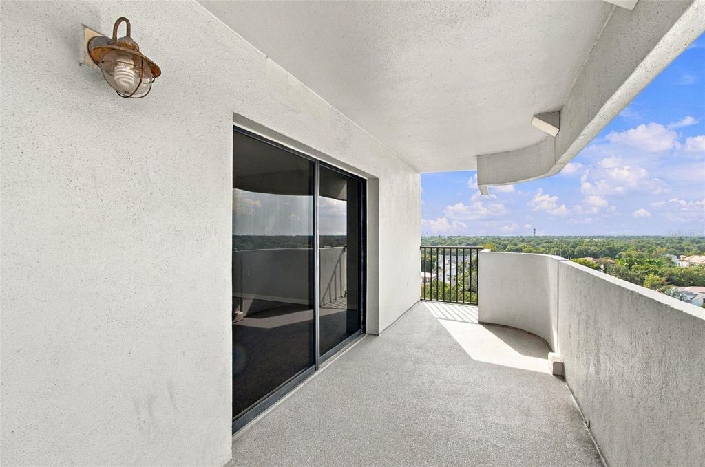 Image 38 of property listing at 4141 BAYSHORE BOULEVARD 1106, Tampa, FL 33611