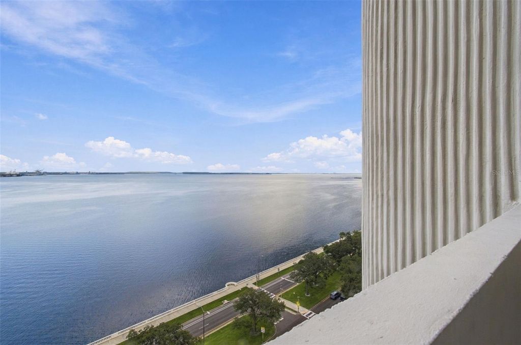 Image 50 of property listing at 4141 BAYSHORE BOULEVARD 1106, Tampa, FL 33611