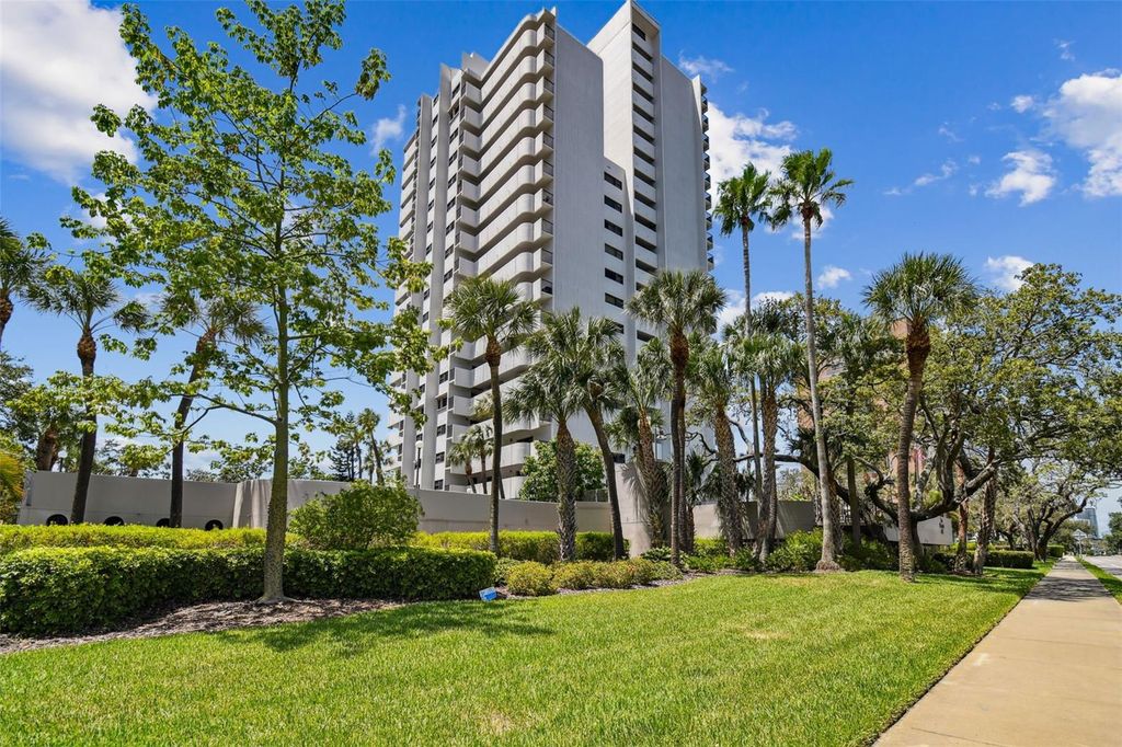 Image 64 of property listing at 4141 BAYSHORE BOULEVARD 1106, Tampa, FL 33611