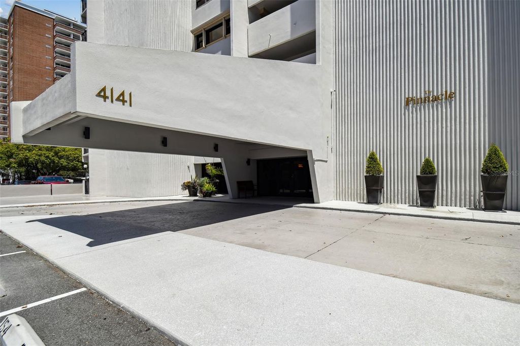 Image 66 of property listing at 4141 BAYSHORE BOULEVARD 1106, Tampa, FL 33611