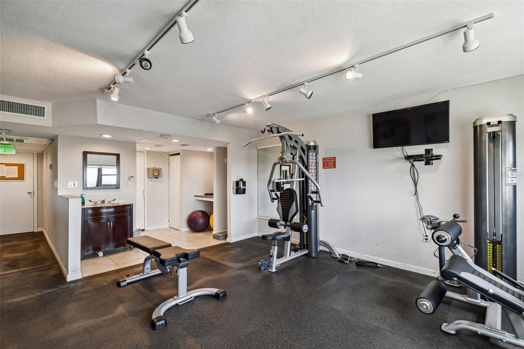 Image 69 of property listing at 4141 BAYSHORE BOULEVARD 1106, Tampa, FL 33611