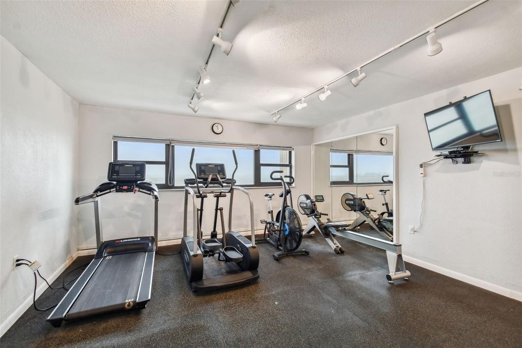 Image 71 of property listing at 4141 BAYSHORE BOULEVARD 1106, Tampa, FL 33611