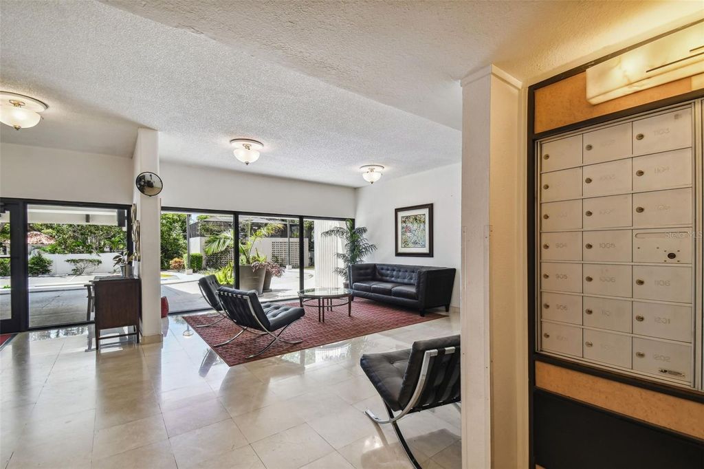 Image 75 of property listing at 4141 BAYSHORE BOULEVARD 1106, Tampa, FL 33611