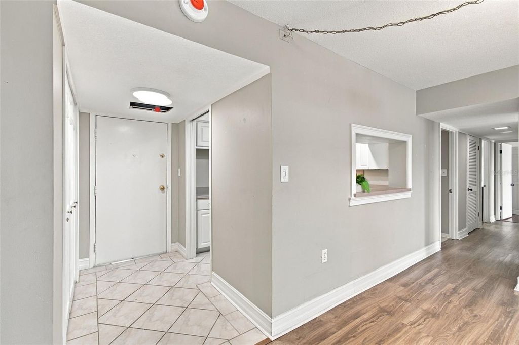 Image 10 of property listing at 4141 BAYSHORE BOULEVARD 1106, Tampa, FL 33611