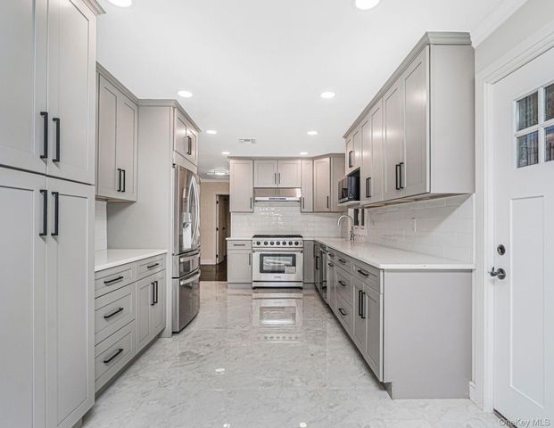 113 Longview Road, Staten Island, NY 10304