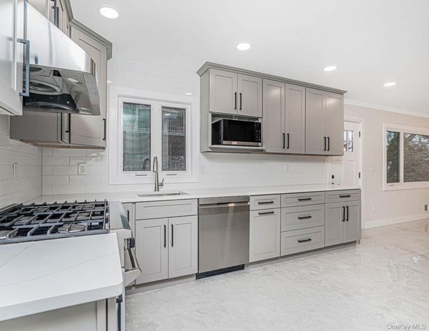 113 Longview Road, Staten Island, NY 10304