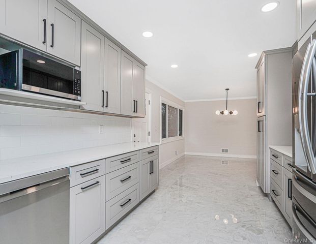 113 Longview Road, Staten Island, NY 10304