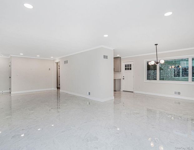 113 Longview Road, Staten Island, NY 10304