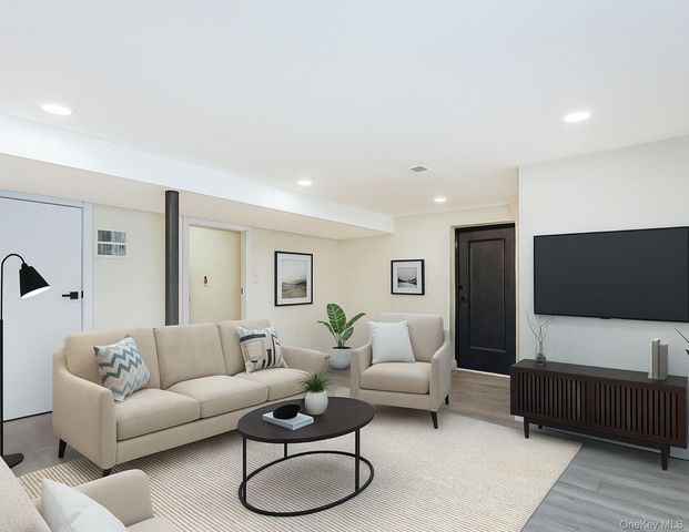 113 Longview Road, Staten Island, NY 10304