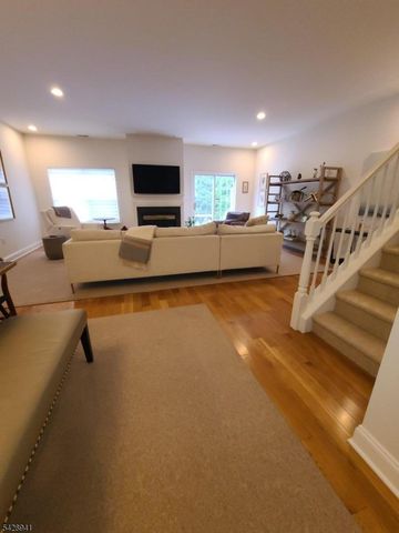 32 Allister Ct, Lincoln Park Boro, NJ 07035