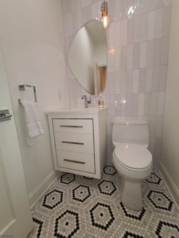 32 Allister Ct, Lincoln Park Boro, NJ 07035