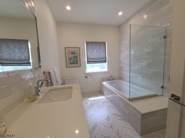 32 Allister Ct, Lincoln Park Boro, NJ 07035