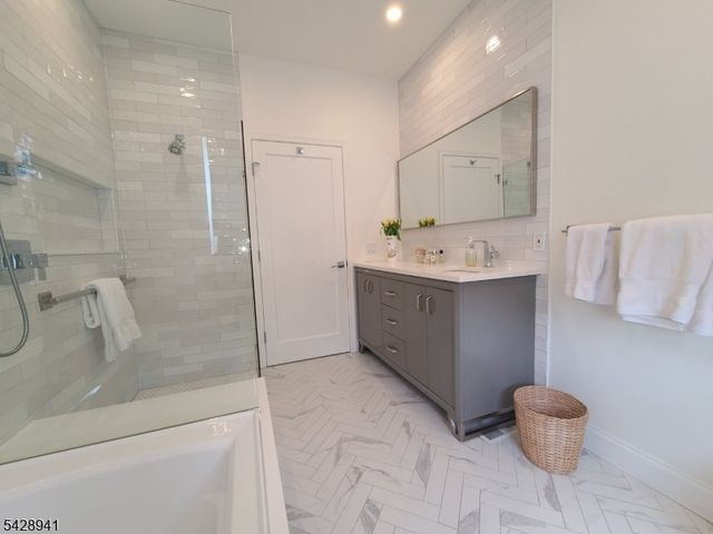 32 Allister Ct, Lincoln Park Boro, NJ 07035