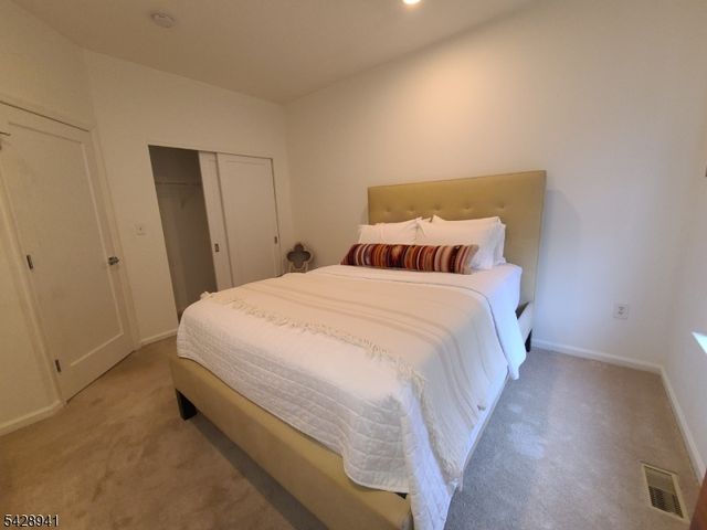 32 Allister Ct, Lincoln Park Boro, NJ 07035