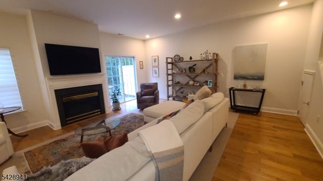 32 Allister Ct, Lincoln Park Boro, NJ 07035
