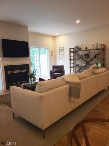 32 Allister Ct, Lincoln Park Boro, NJ 07035
