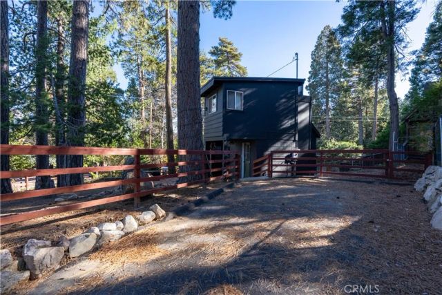 610 Clubhouse, Twin Peaks, CA 92391