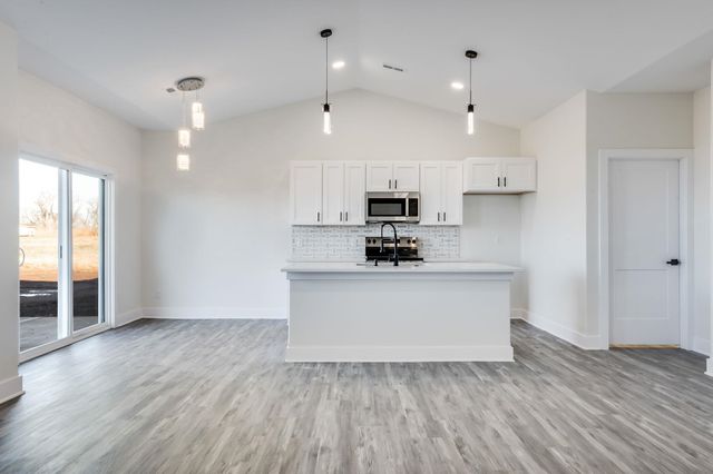 193 S Sycamore Dr, Valley Center, KS 67147