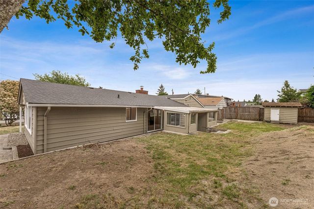 2231 Eastview Avenue NE, Bremerton, WA 98310