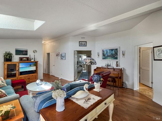 8169 Willow St, Windsor, CA 95492