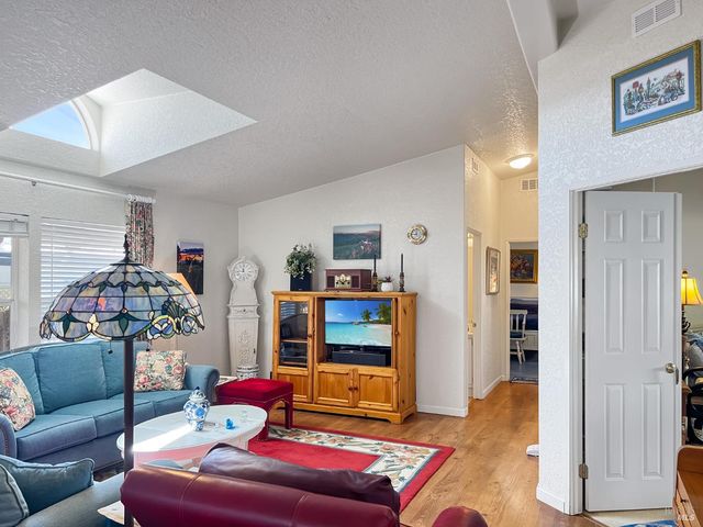 8169 Willow St, Windsor, CA 95492