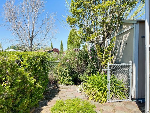 8169 Willow St, Windsor, CA 95492