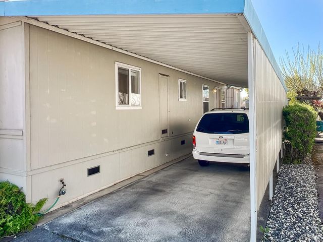 8169 Willow St, Windsor, CA 95492