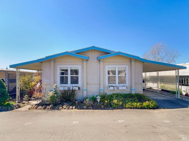 8169 Willow St, Windsor, CA 95492