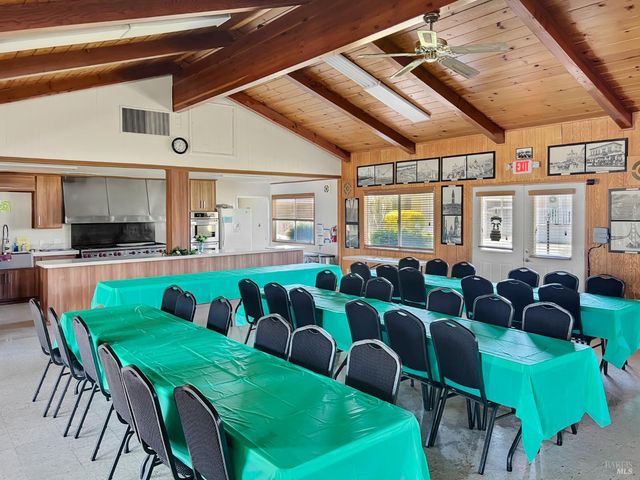 8169 Willow St, Windsor, CA 95492