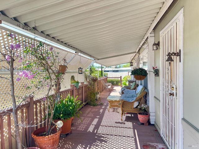 8169 Willow St, Windsor, CA 95492