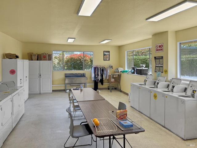 8169 Willow St, Windsor, CA 95492