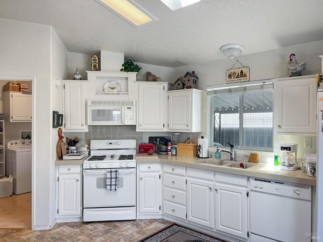 8169 Willow St, Windsor, CA 95492