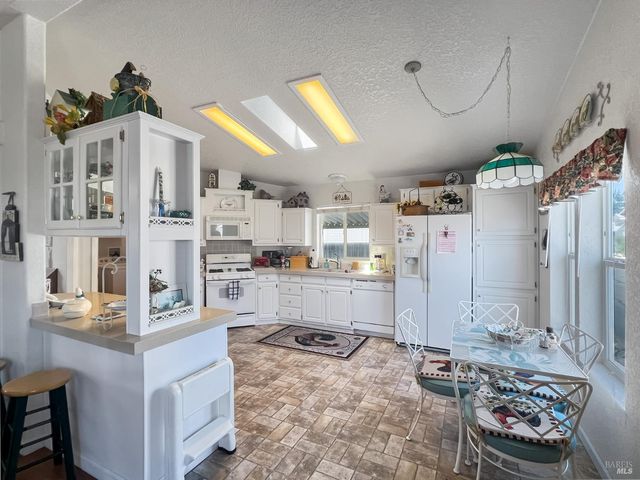 8169 Willow St, Windsor, CA 95492