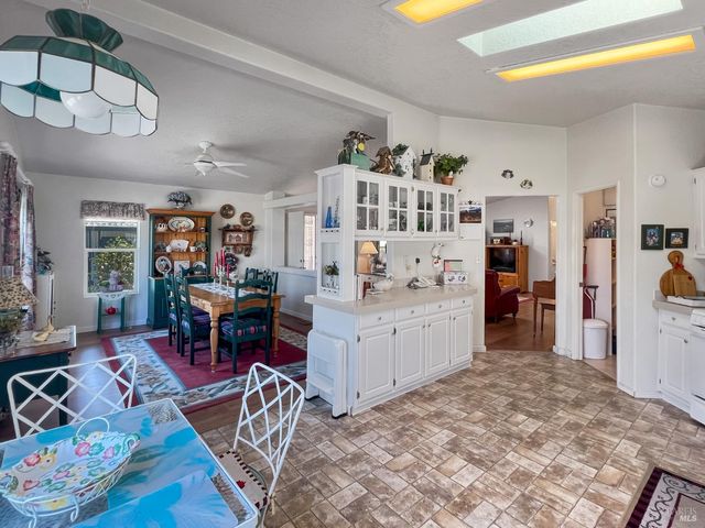 8169 Willow St, Windsor, CA 95492