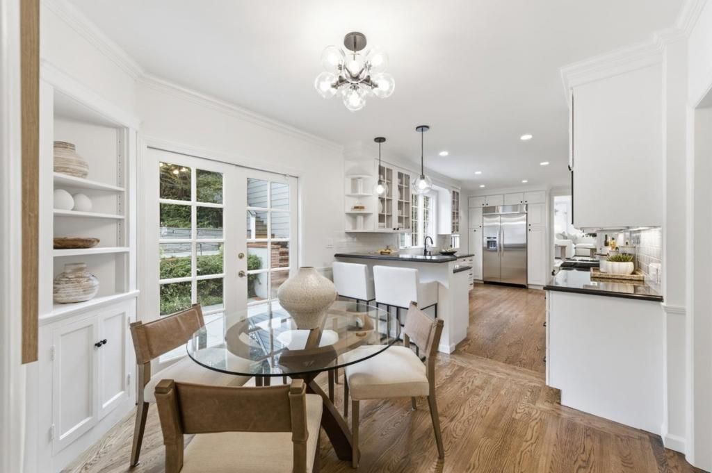 Image 11 of property listing at 2835 Hillside Drive, Burlingame, CA 94010