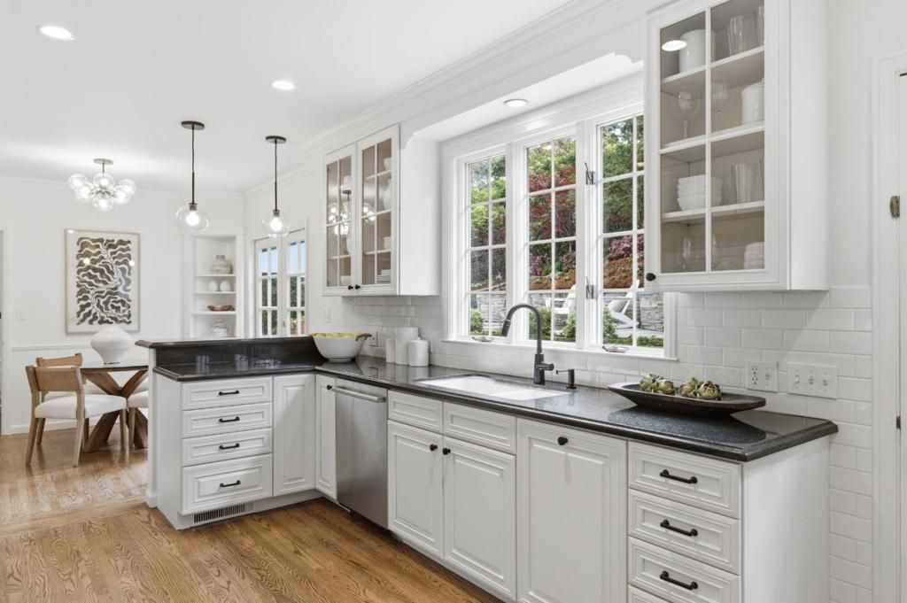 Image 14 of property listing at 2835 Hillside Drive, Burlingame, CA 94010