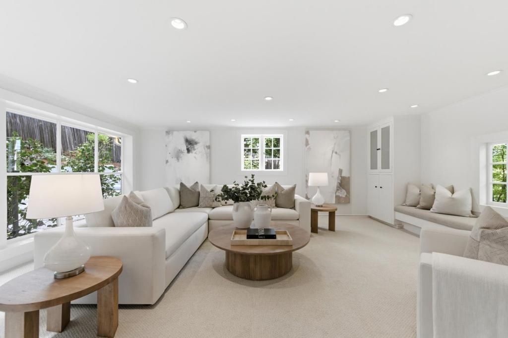 Image 18 of property listing at 2835 Hillside Drive, Burlingame, CA 94010