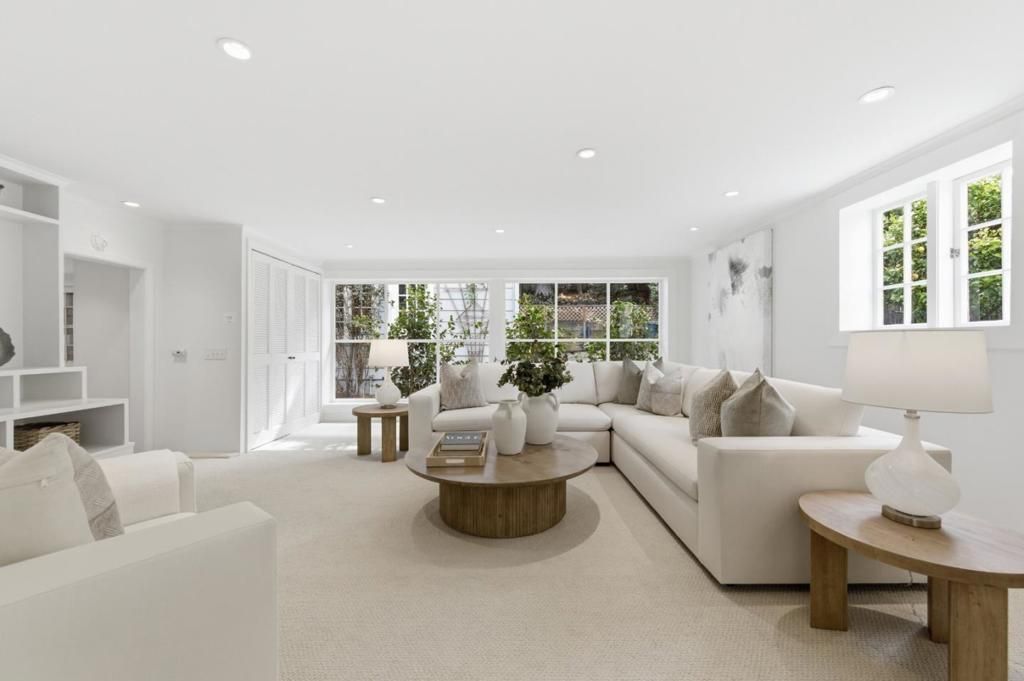 Image 19 of property listing at 2835 Hillside Drive, Burlingame, CA 94010