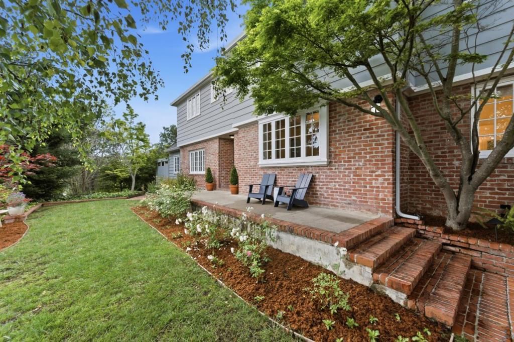 Image 2 of property listing at 2835 Hillside Drive, Burlingame, CA 94010