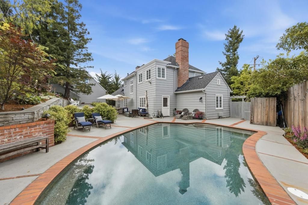Image 32 of property listing at 2835 Hillside Drive, Burlingame, CA 94010