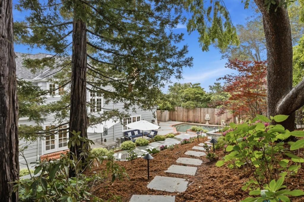 Image 34 of property listing at 2835 Hillside Drive, Burlingame, CA 94010