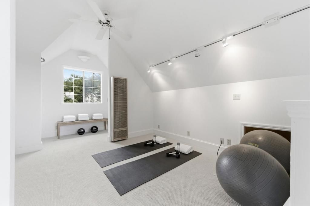 Image 36 of property listing at 2835 Hillside Drive, Burlingame, CA 94010