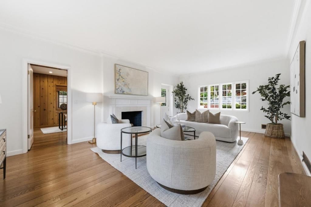 Image 5 of property listing at 2835 Hillside Drive, Burlingame, CA 94010