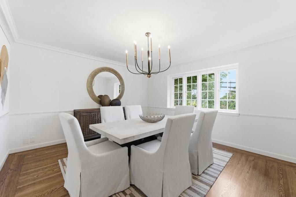 Image 9 of property listing at 2835 Hillside Drive, Burlingame, CA 94010