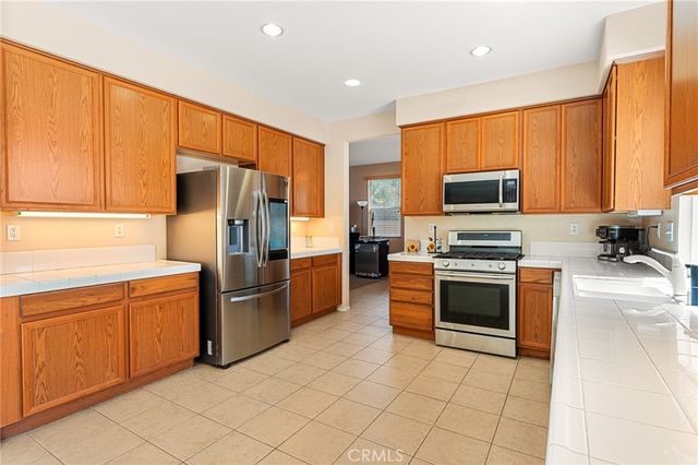 12419 Ojo Caliente, Victorville, CA 92392